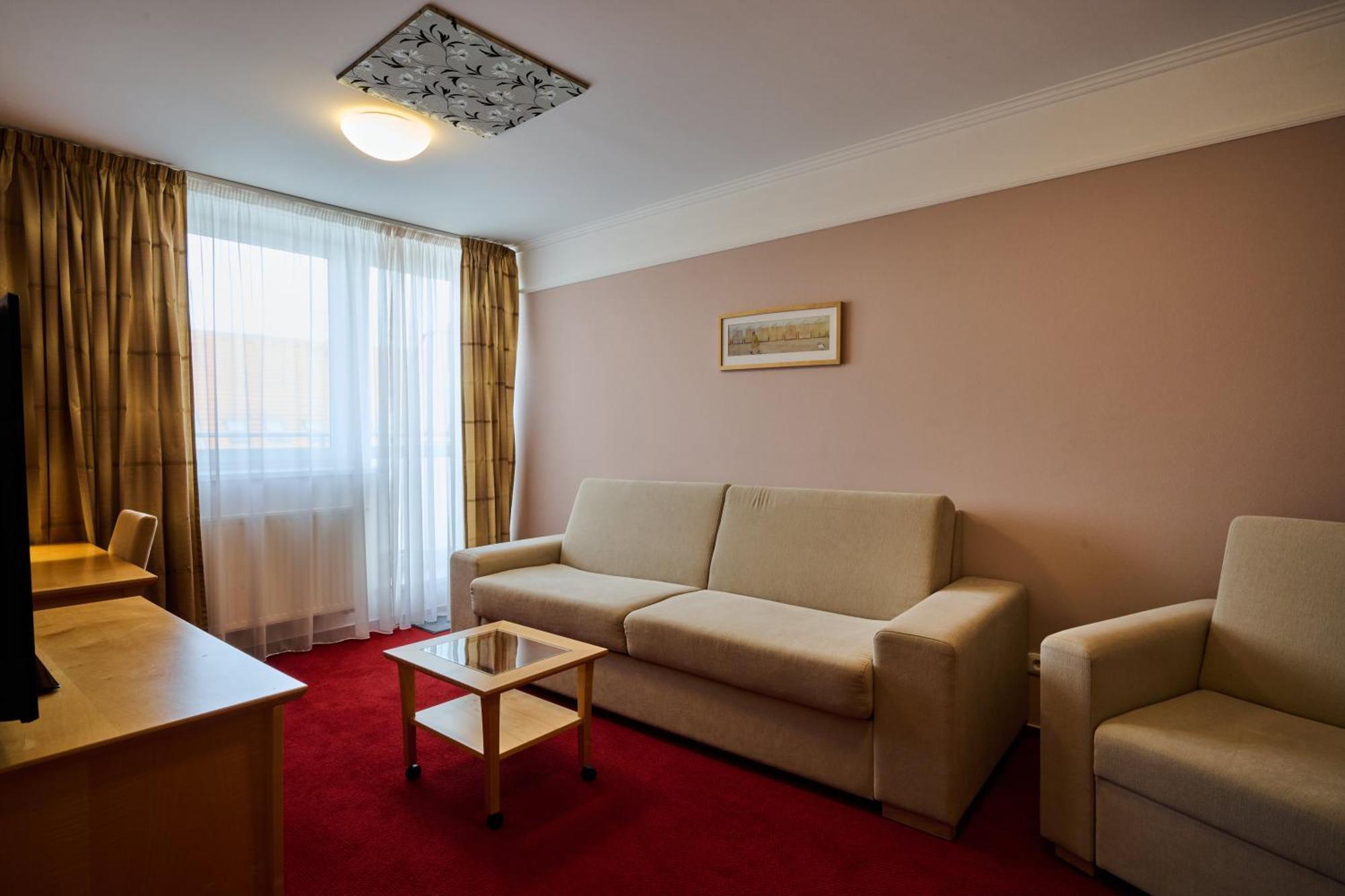 Hotel Akademie Chocerady Bagian luar foto