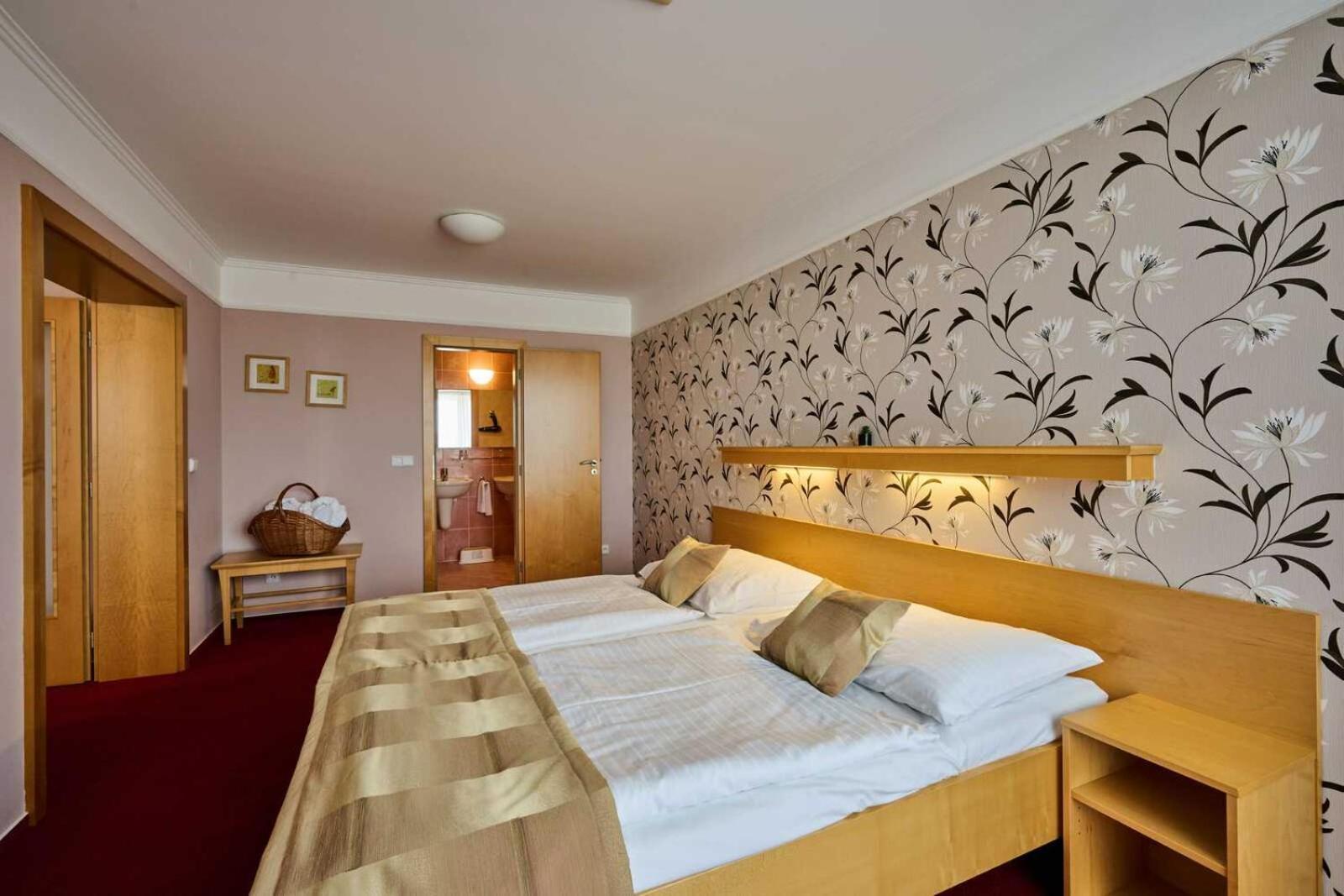 Hotel Akademie Chocerady Bagian luar foto