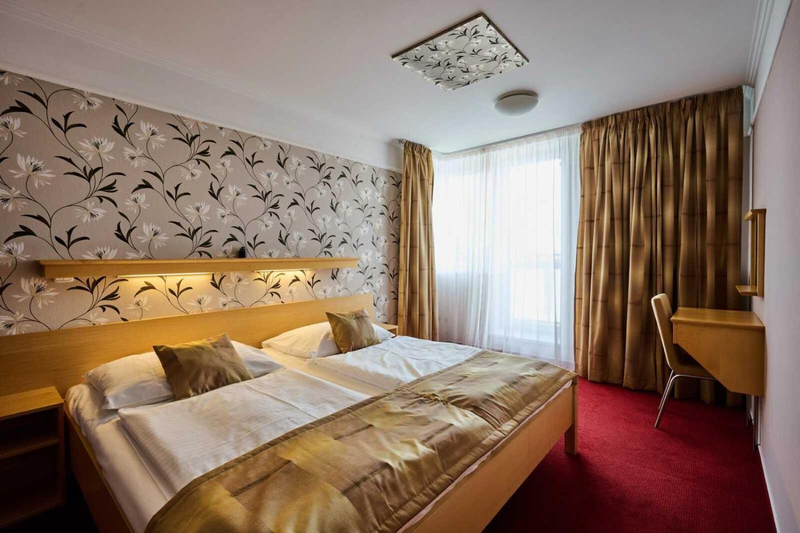 Hotel Akademie Chocerady Bagian luar foto