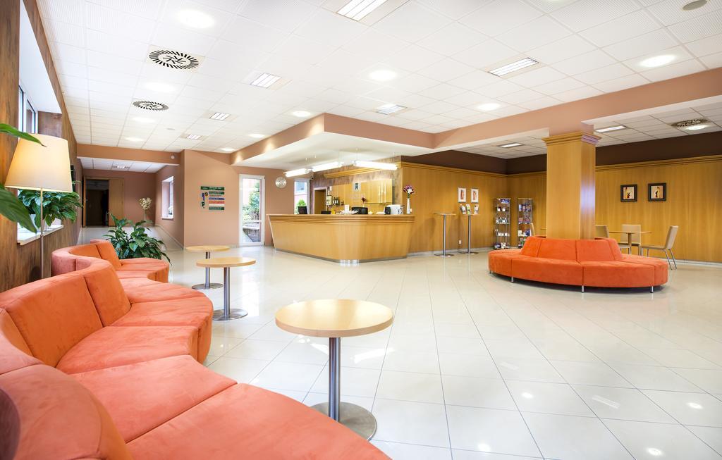 Hotel Akademie Chocerady Bagian luar foto