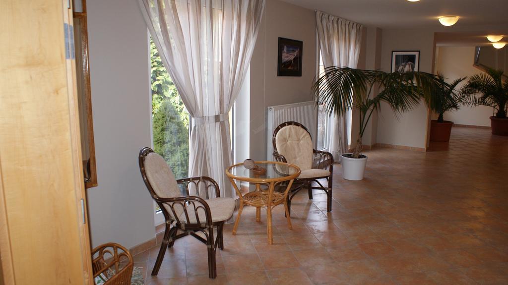 Hotel Akademie Chocerady Bagian luar foto