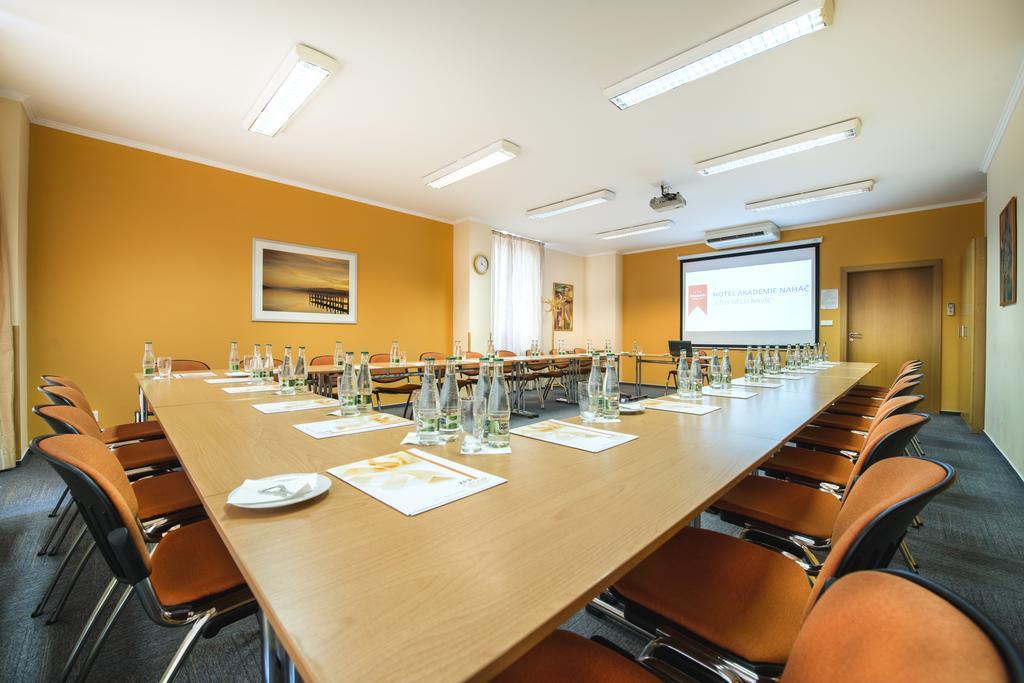 Hotel Akademie Chocerady Bagian luar foto