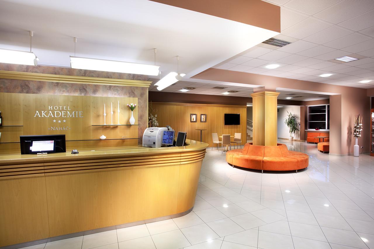 Hotel Akademie Chocerady Bagian luar foto