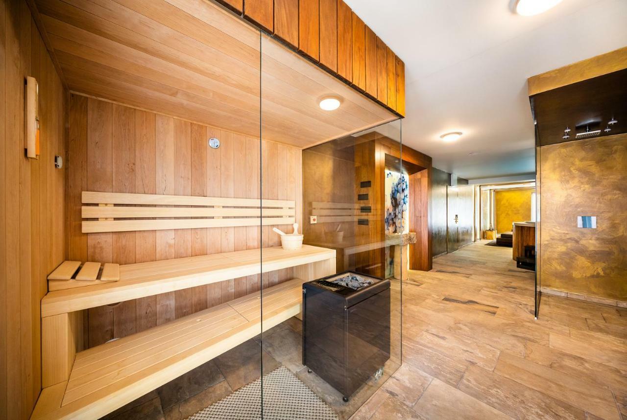 Hotel Akademie Chocerady Bagian luar foto